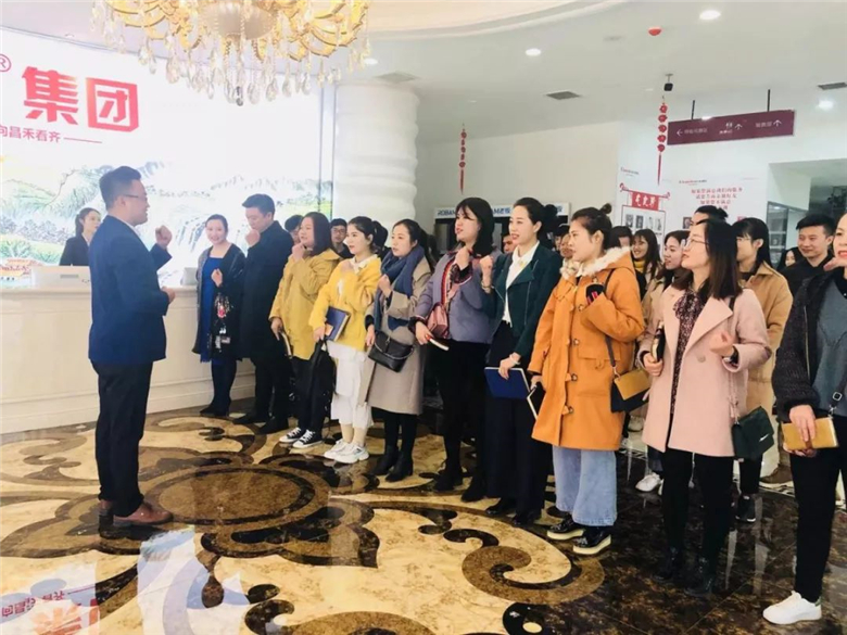 柔然彩虹隊(duì)光臨昌禾裝飾參觀(guān)學(xué)習(xí)